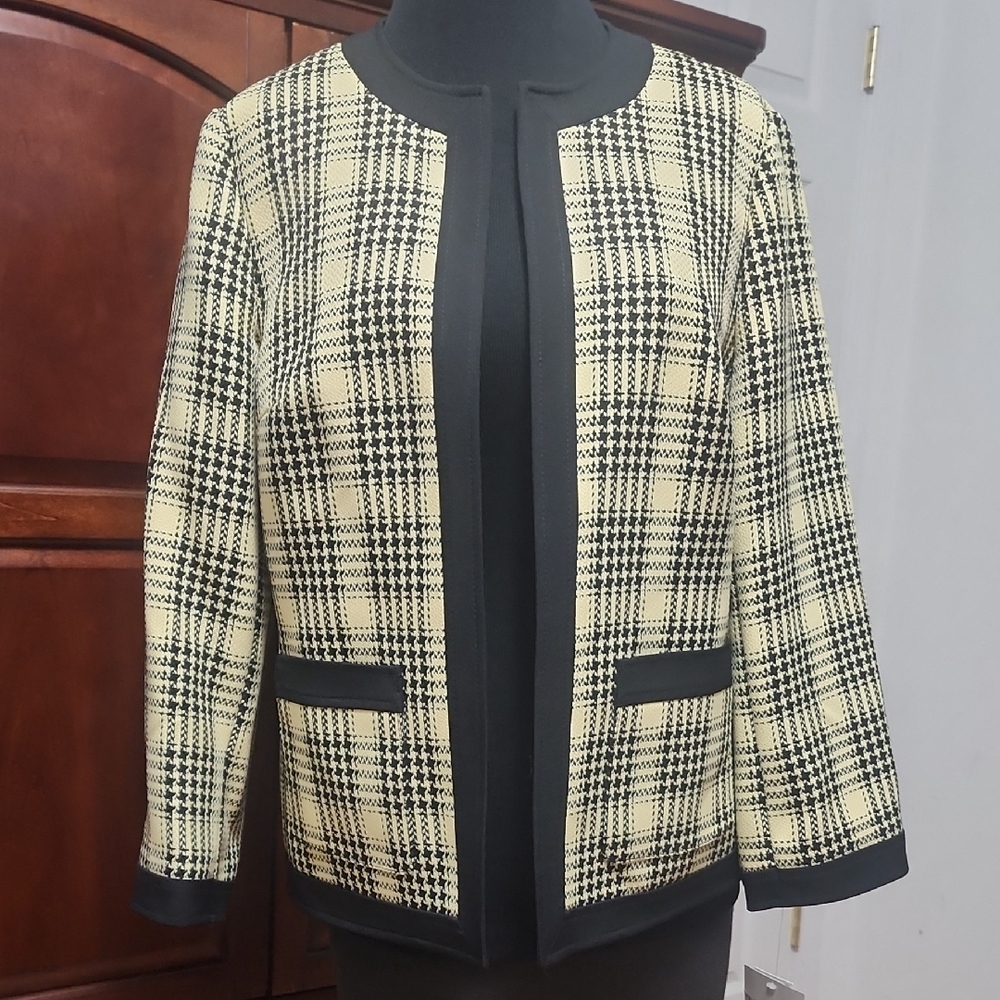 NWT Kasper Black and Cream Plaid Blazer